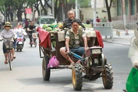 吃瓜群众 卖瓜贩子,吃瓜群众与卖瓜贩子的市井传奇